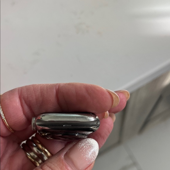 Apple Watch Series 6 in Silver - Picture 3 of 11